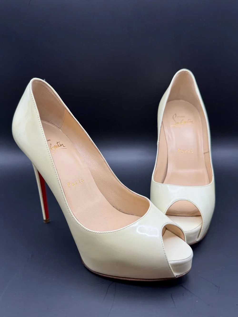 Christian Louboutin Very Privé 120 Ivory Patent Peep Toe Heels EU 37